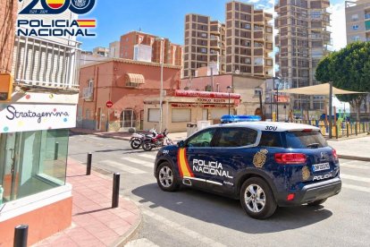 Un coche Z espera en el lugar de los hechos.