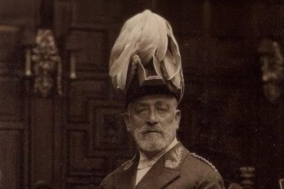 Diego Gómez Fernández de Piñar con su uniforme del Cuerpo de Ingenieros de Caminos, Canales y Puertos sobre 1890