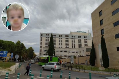 Fotomontaje con una imagen del pequeño, difundida por la familia, y el exterior del Hospital Universitario Reina Sofía de Córdoba.