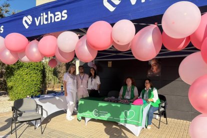 La AECC y Vithas se unen contra el cáncer de mama en Almería.