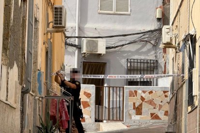 La Policía Nacional acordona la zona en la que se ha producido el tiroteo.