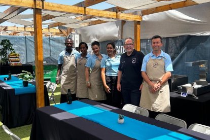 El equipo de Catering Los Ángeles durante su trabajo en la gira de Aitana
