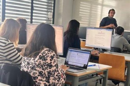 Juan Sebastián Fernández Prados durante una de sus clases