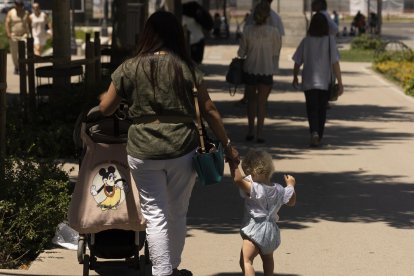 Ocho de cada diez familias monoparentales de Almería tienen como único progenitor a una mujer.