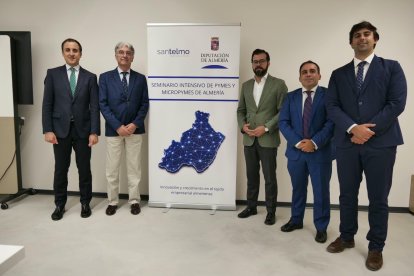 Autoridades durante la jornada en Casa Orozco, Vera.