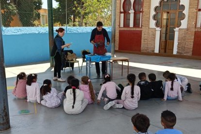 Una actividad en el patio del CEIP Ave María del Quemadero.