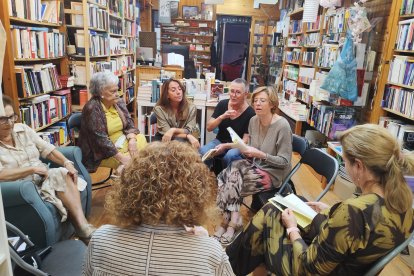 El club de lectura semanal de los martes, en El Faro de Recóndito.