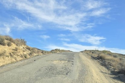Estado de parte del camino de Royo Medina en una fotografía tomada por una vecina.