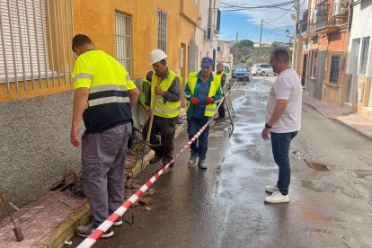 Trabajos en la calle San Manuel de Cuevas del Almanzora.