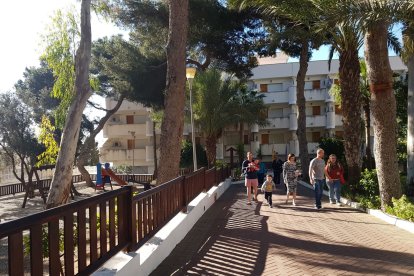 Visitantes llegados este miércoles a la residencia de Aguadulce.