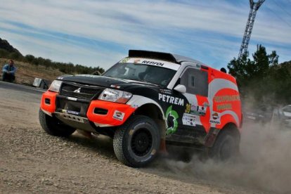 Imagen de un todoterreno durante una competición.