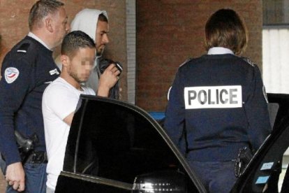 Benzema entrando a los juzgados.