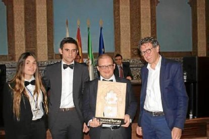 Los tres  brillantes alumnos almerienses subcampeones.