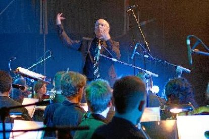 El músico británico dirigiendo a la OCAL el pasado viernes