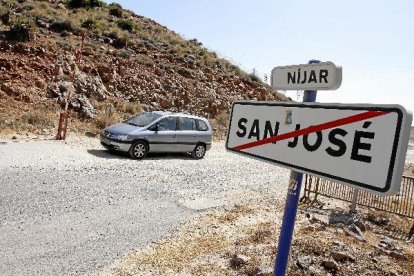 Barrera en el parque natural de Cabo de Gata-Níjare;clip:rect(4