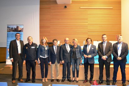 Foto de familia de participantes en la jornada de ayer y responsables municipales.