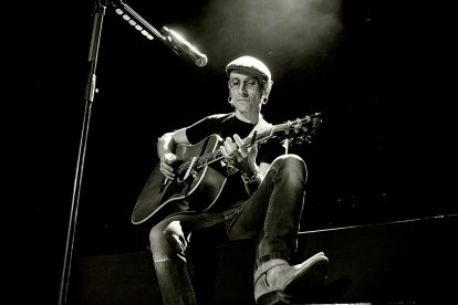 El bilbaíno Fito Cabrales durante uno de sus directos.