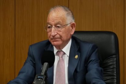 Amat, durante la reunión de este martes con vecinos de Roquetas.