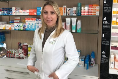 Gema Martínez, en la farmacia de Vélez Blanco.