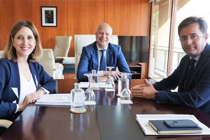 Reunión del alcalde de El Ejido y la concejala de Educación con el consejero de Educación, Javier Imbroda.