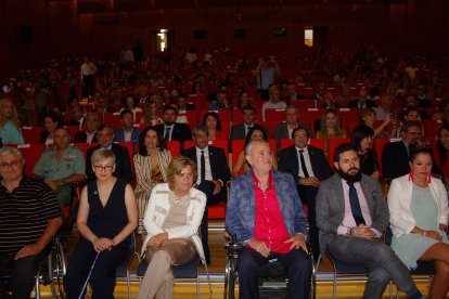 El presidente de Verdiblanca situado entre los representantes de Cocemfe y de la Fundación ONCE.