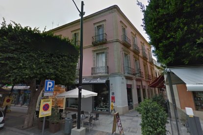 La cotizada vivienda se ubica en el edificio que une la calle Tenor Iribarne con la de Concepción Arenal, en la parte alta del Paseo.
