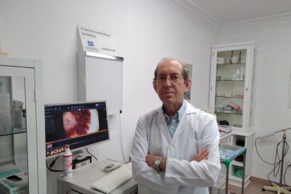 Ramón Fernández Miranda en su consulta del Paseo de Almería.