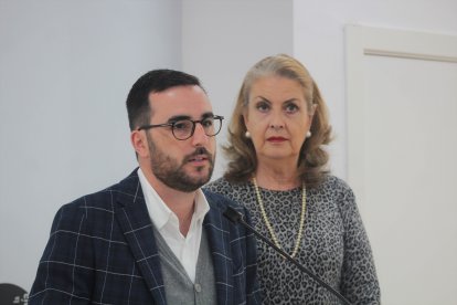 El concejal Carlos Sánchez y la chef Francisca Pérez.