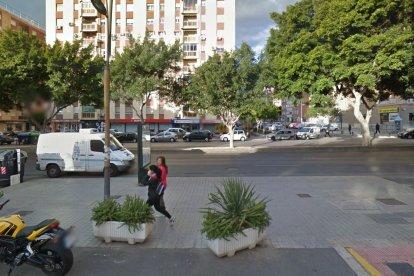 Cruce de la calle Gustavo Villapalos con la Avenida del Mediterráneo
