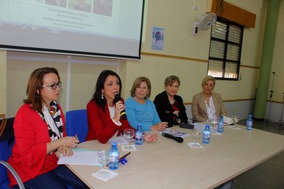 Antonia S. Villanueva, Marta Bosquet, Amparo García, Lourdes Molina y Sonia Ferrer.