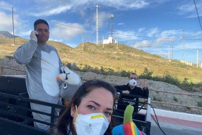 Juan José Fuentes, vestido de conejo, durante la singular acción.