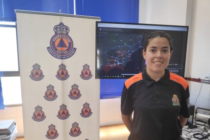 María del Mar Collado Galera, con su uniforme de Protección Civil de la Diputación Provincial.