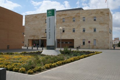 Hospital de La Inmaculada en Huércal-Overa, donde están ingresados los dos pacientes.
