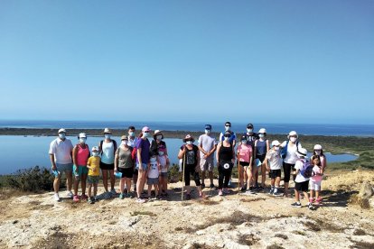 Grupo de participantes en el los itinerarios didácticos en Punta Entinas Sabinar.