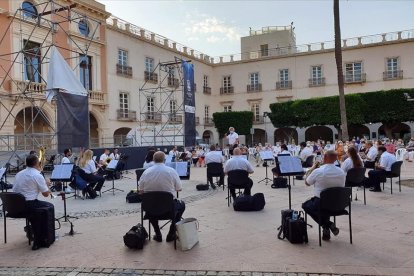 Concierto de la Banda Municipal de Müsica de Almería, el pasado julio en la Plaza Vieja.