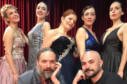 Actrices de la obra, junto a los almerienses Pedro Martínez y Sergi Regal.