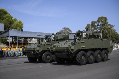 Nuevos vehículos 8x8 en el desfile del 20 de septiembre en Viator.