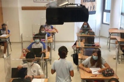 Una de las aulas del centro, completamente equipada y con seguridad.