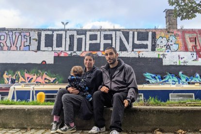 En la capital británica, Mar trabaja con influencers del sector del vino y Roberto imparte clases de parkour.