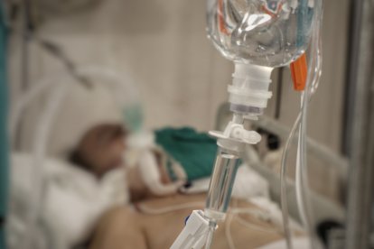 Los hospitales almerienses tienen a 11 personas en la UCI con covid-19.