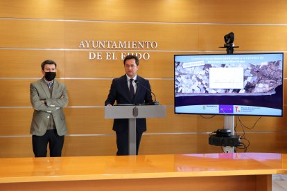 El alcalde de El Ejido, Francisco Góngora, y el concejal de Obras Públicas en la presentación del proyecto.