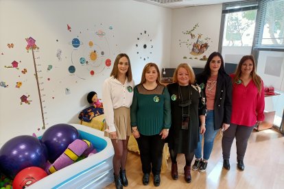 Responsables de Soy Especial y qué? en el día del estreno del local de juegos sin barreras.