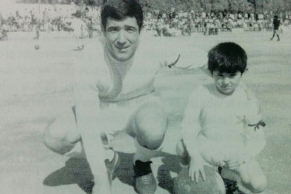 Juan Goros con la camiseta del Plus Ultra en el campo de Las Chocillas.