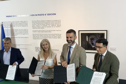 Firma del Protocolo de Conmemoración del XXX Aniversario del Centro Andaluz de Fotografía (CAF)