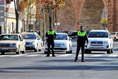 La Policía regula el tráfico en una imagen de archivo.