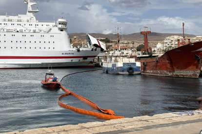 Vertido en el Puerto de Almería