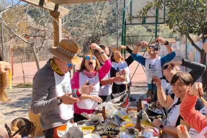 De convivencia en Laroya y unión gastronómica, calçotada y productos de nuestra provincia.