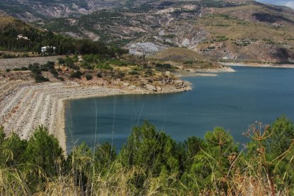 Panorámica del embalse de Benínar (Almería)