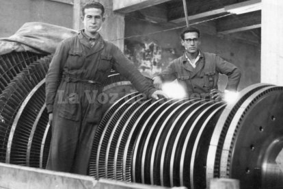 La construcción de la Central Térmica del Zapillo y su maquinaria llegó a reunir a más de 600 obreros en el invierno de 1957.