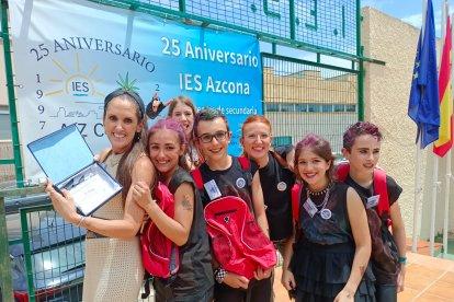 Alumnos participantes junto a su profesora de inglés Conchi Sánchez.